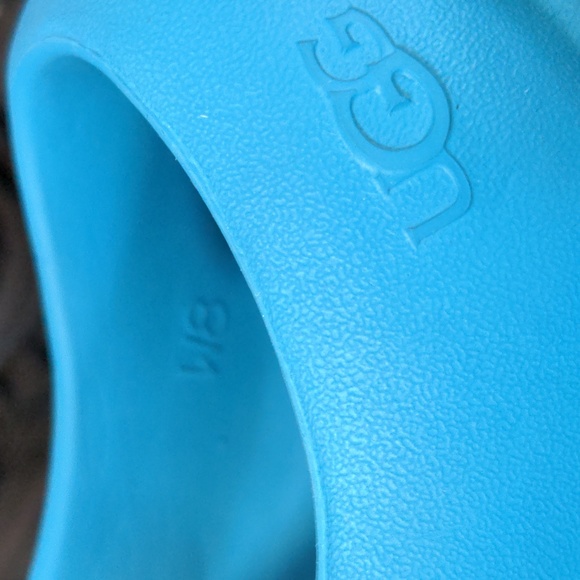 UGG Shoe - Picture 5 of 5